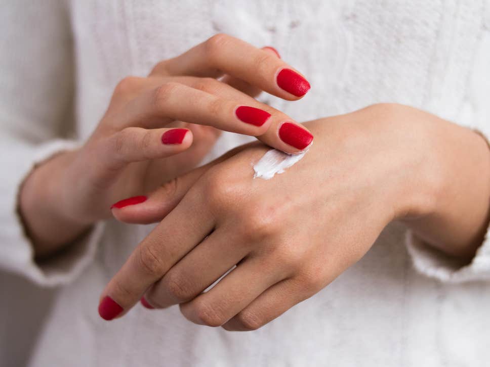 Cremele de mâini sunt folosite în România atât de femei, cât și de bărbați