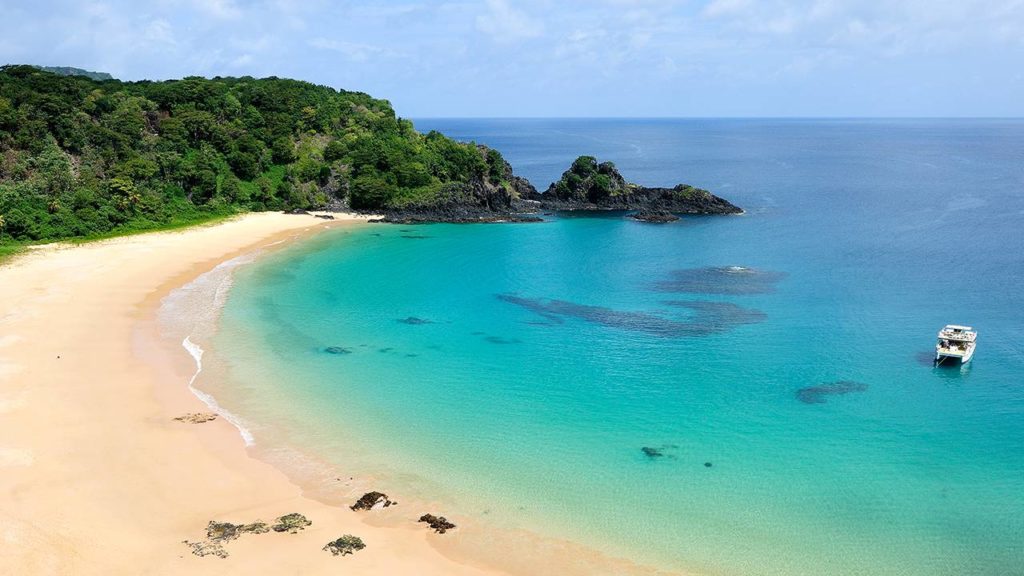Plaja exotică Baja do Sancho - Fernando de Noronha, Brazilia