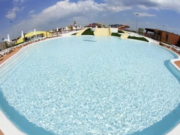 Piscina cu Valuri la Divertiland din Bucuresti