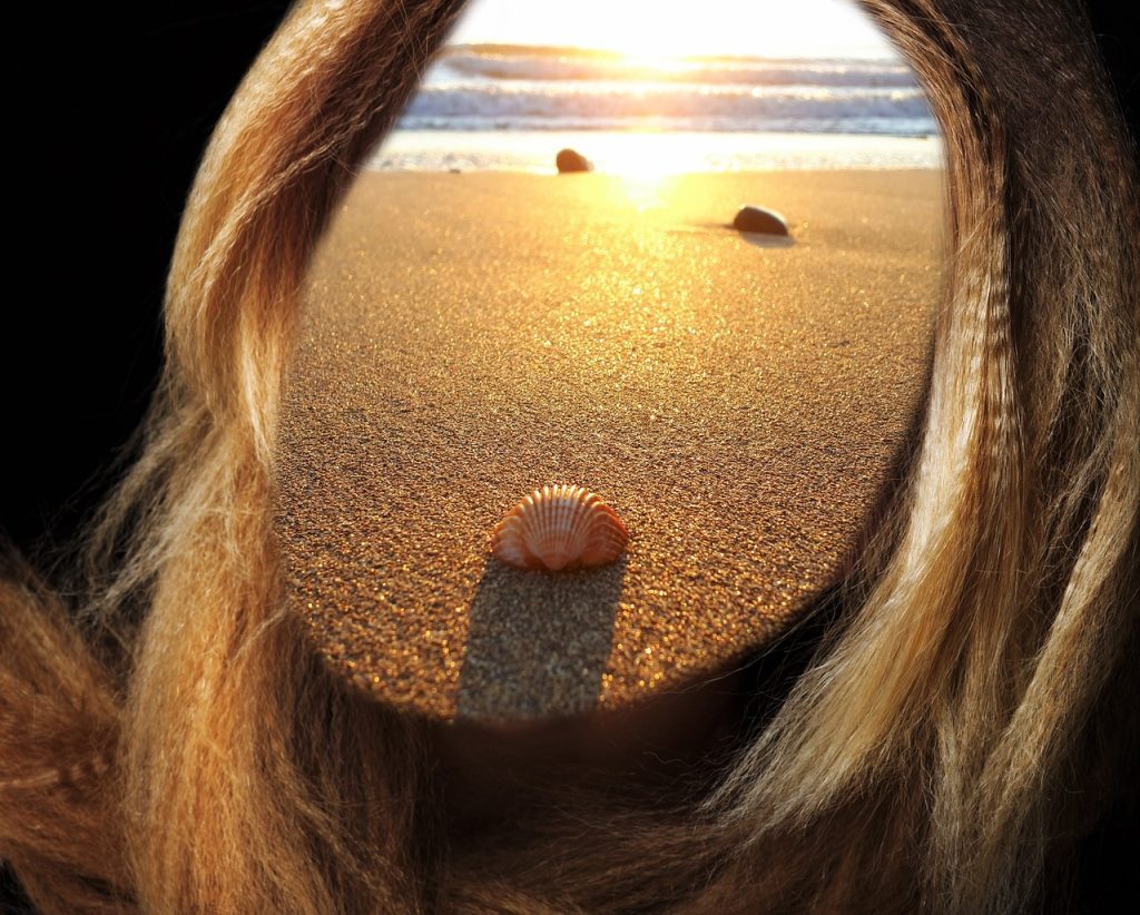 Ce inseamna cand visezi haine colorate simbolism si explicatii