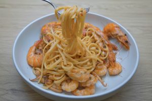 spaghete cu sos de rosii si usturoi