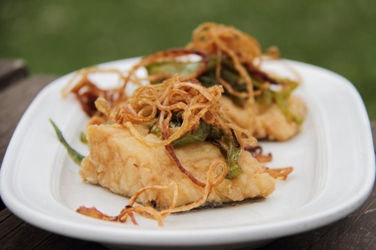 macaroane cu carne de porc si sos