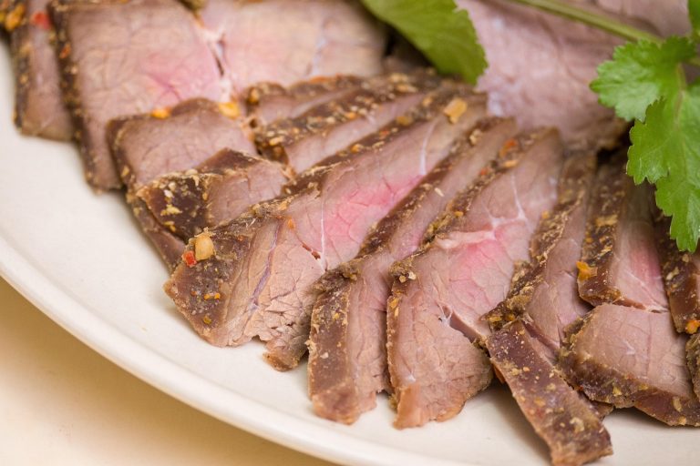 carne de vita cu sos de ceapa