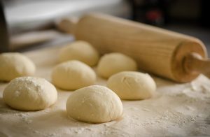 Tradiție autentică și savoare bogată într-un cozonac cu nuca de calitate