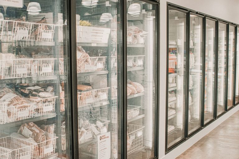 Ce capacitate ar trebui să aibă o ladă congelatoare pentru o bucătărie profesională sau un spațiu comercial?